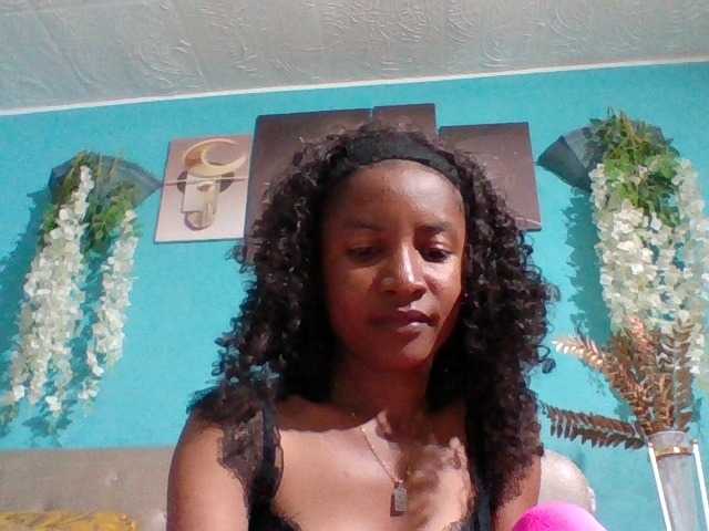 Nanciah live cam on BongaCams