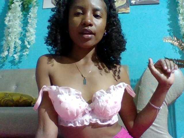 Nanciah live cam on BongaCams