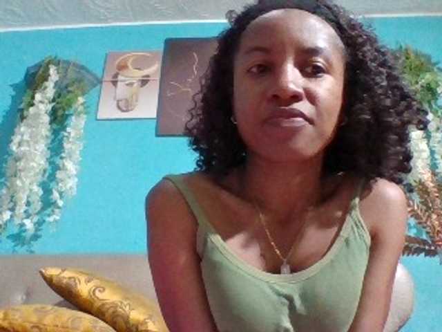 Nanciah live cam on BongaCams