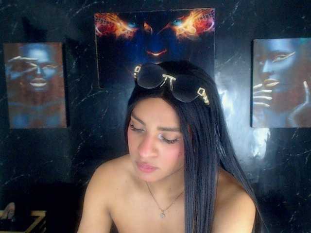 DariannyGlow live cam preview