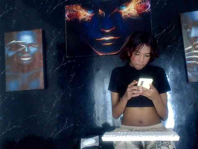 Dariannyglow's cam show statistics and live stream
