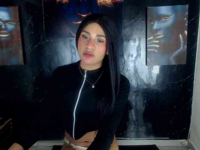 DariannyGlow Live Webcam on BongaCams