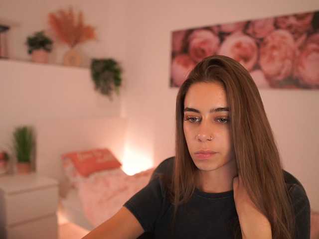 OliviaMoretti live cam preview