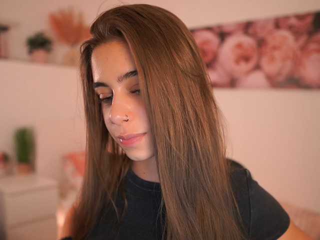 OliviaMoretti, en vivo ahora en BongaCams