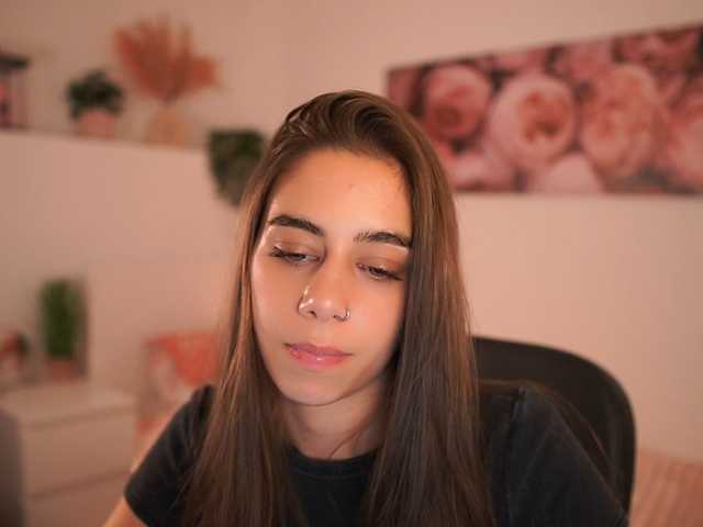 OliviaMoretti, en vivo ahora en BongaCams