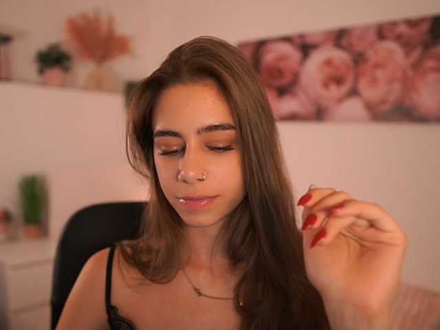 OliviaMoretti, live now on BongaCams