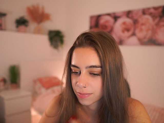 OliviaMoretti live cam preview