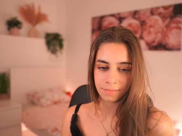 OliviaMoretti live cam on BongaCams