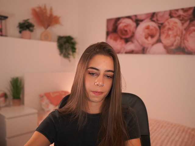 OliviaMoretti live cam preview