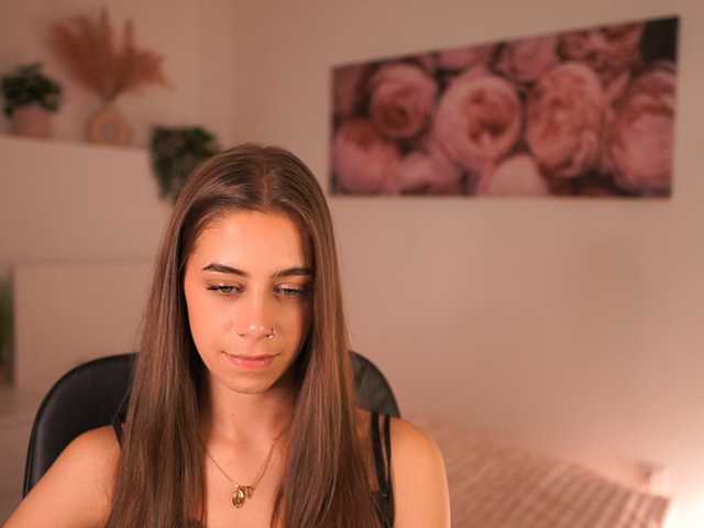 OliviaMoretti live cam on BongaCams