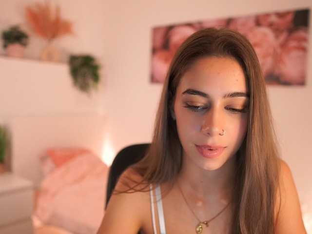 OliviaMoretti, en directo ahora en BongaCams