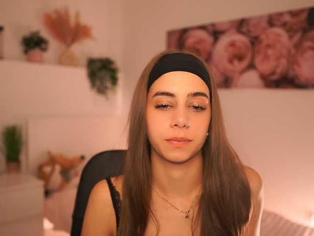 OliviaMoretti live cam preview