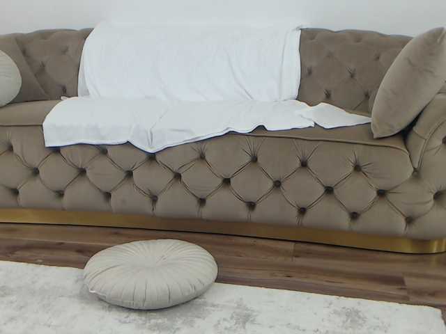 Naomis1998 live cam on BongaCams
