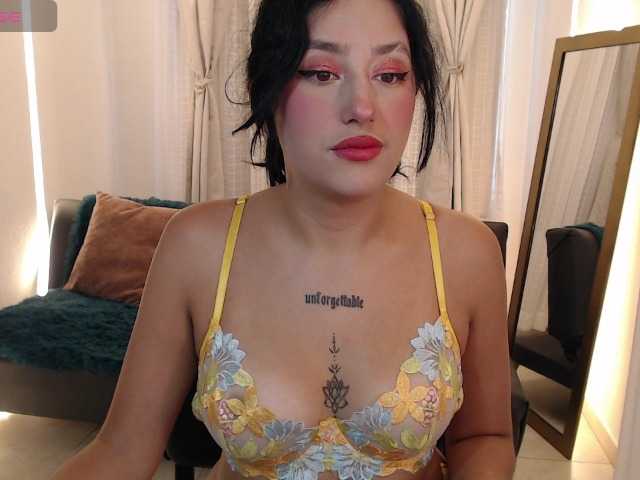 DarkVeloura live cam on BongaCams