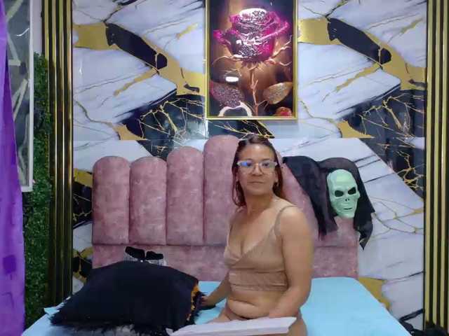 Sexynursemia live cam on BongaCams