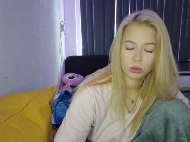 SophieLittle111 live cam on BongaCams