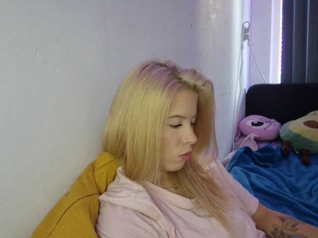 SophieLittle111 live cam on BongaCams