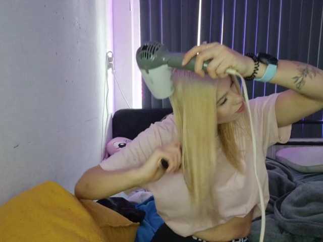 SophieLittle111 live cam on BongaCams