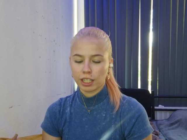 SophieLittle111 live cam preview