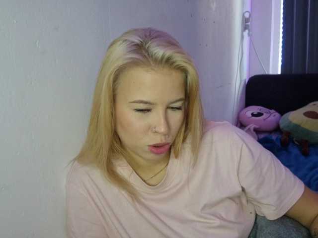 SophieLittle111 live cam on BongaCams