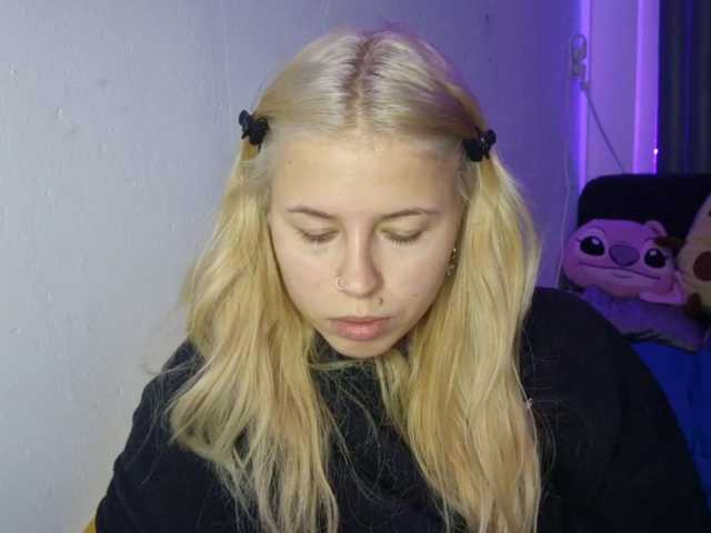 Sophielittle111 live cam