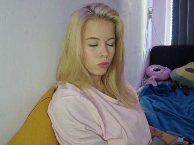 SophieLittle111 live cam on BongaCams