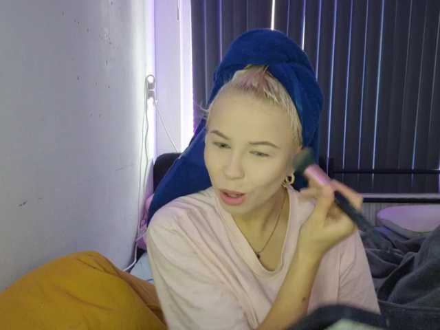 SophieLittle111 live cam on BongaCams