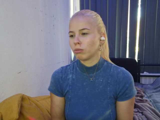 SophieLittle111 live cam preview