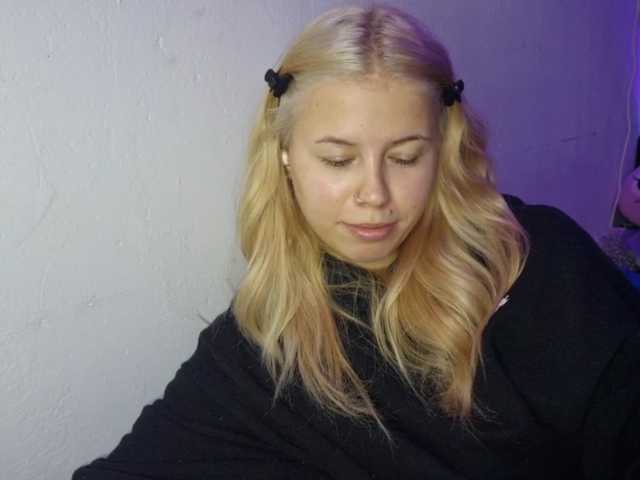 Sophielittle111 live cam