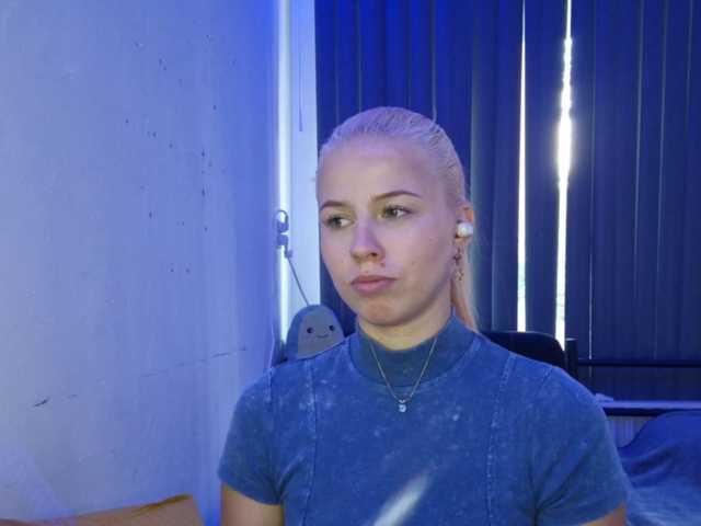 SophieLittle111 live cam preview