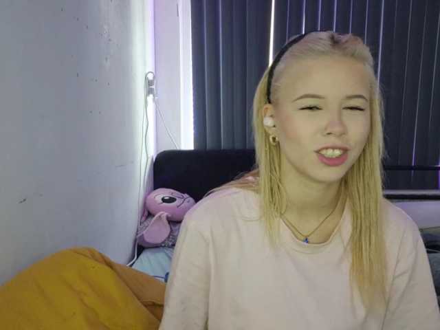 SophieLittle111 live cam on BongaCams