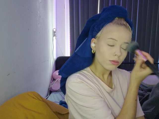 SophieLittle111 live cam on BongaCams