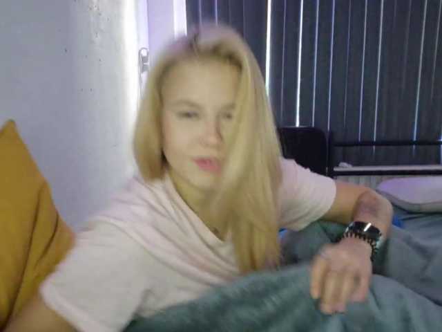 SophieLittle111 live cam on BongaCams