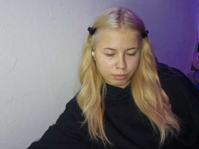 Sophielittle111 live cam