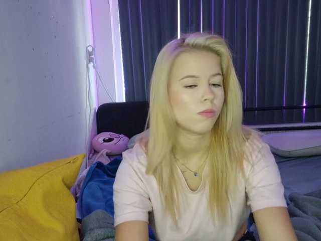 SophieLittle111 live cam on BongaCams