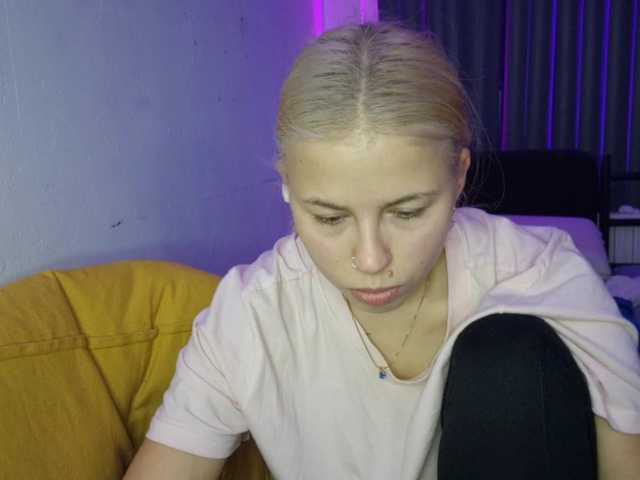 SophieLittle111 live cam