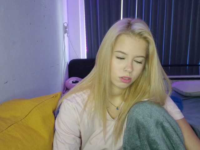 SophieLittle111 live cam on BongaCams
