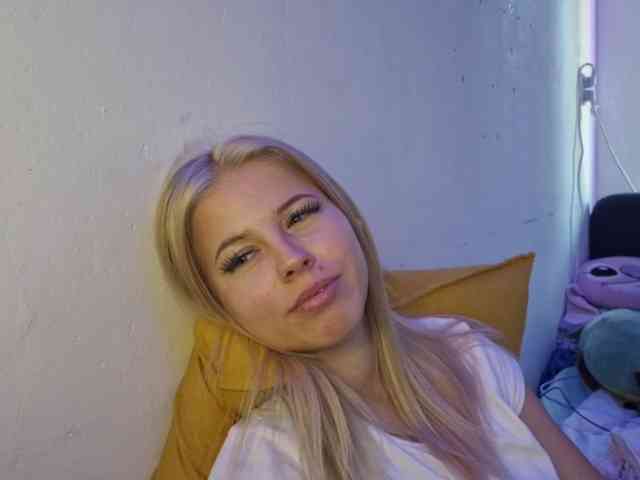 Model: SophieLittle111