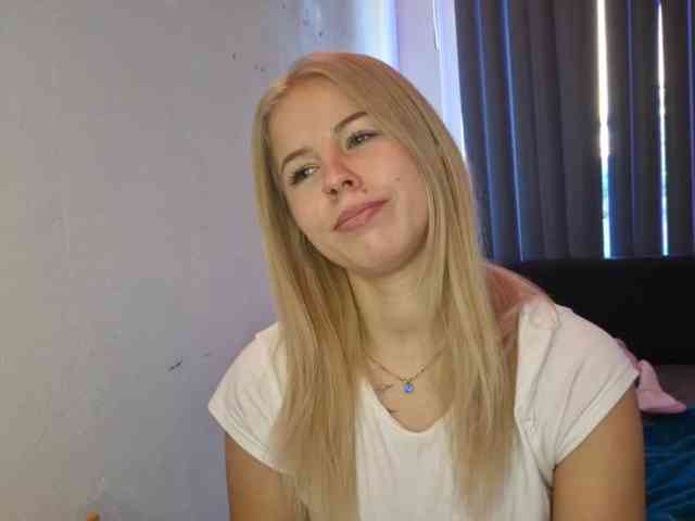 SophieLittle111 webcam
