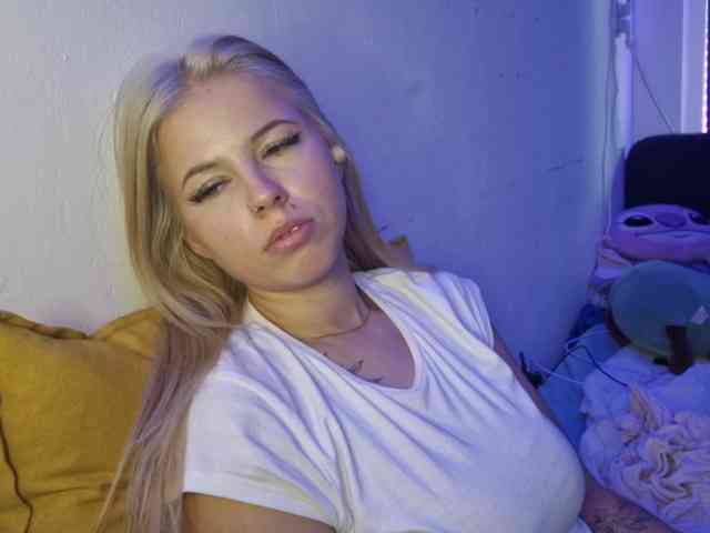 Model: SophieLittle111