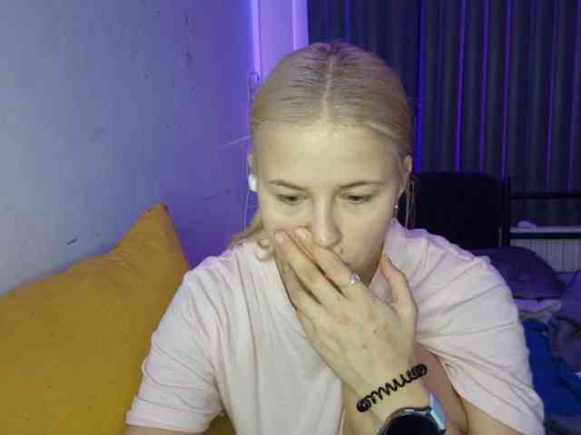 SophieLittle111 webcam