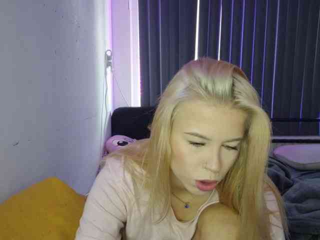 Model: SophieLittle111