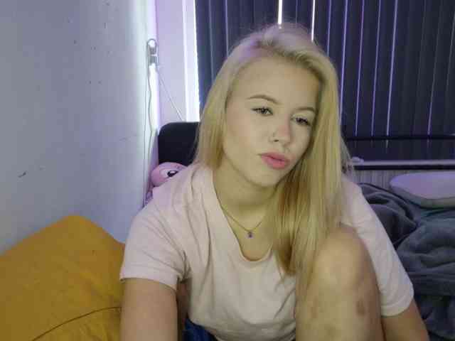 Model: SophieLittle111
