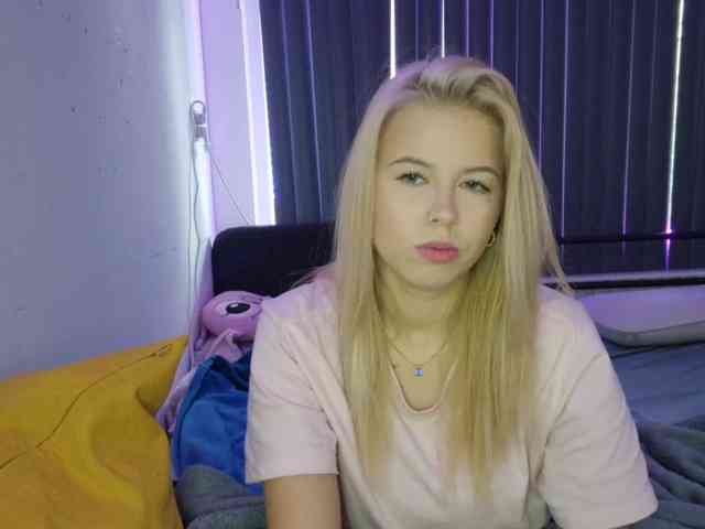 Model: SophieLittle111