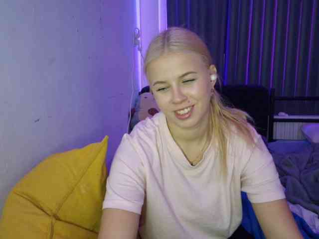 Model: SophieLittle111