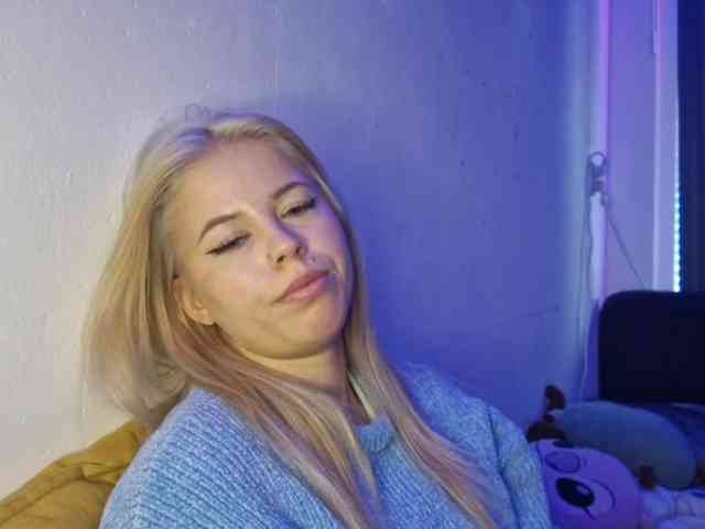 SophieLittle111 webcam
