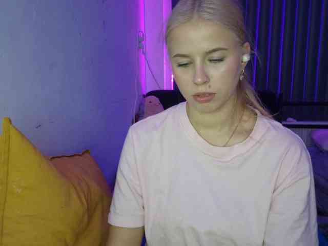Model: SophieLittle111