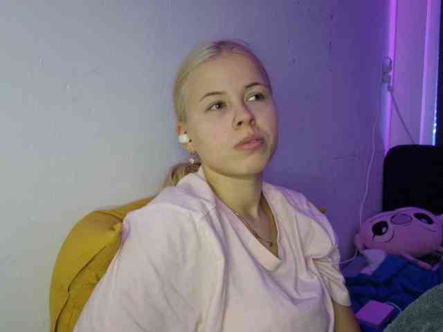 Model: SophieLittle111