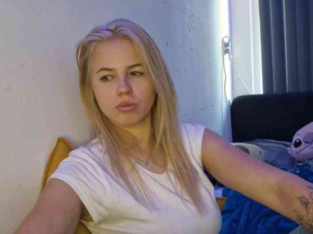 Model: SophieLittle111