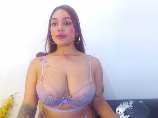 Renatabrown28 live cam on BongaCams